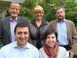 Peter Gierer, Claudia Carl-Willing, Ulrich Storz (hinten) sowie Hakan Caliskan und Karin Gürtler (vorne)